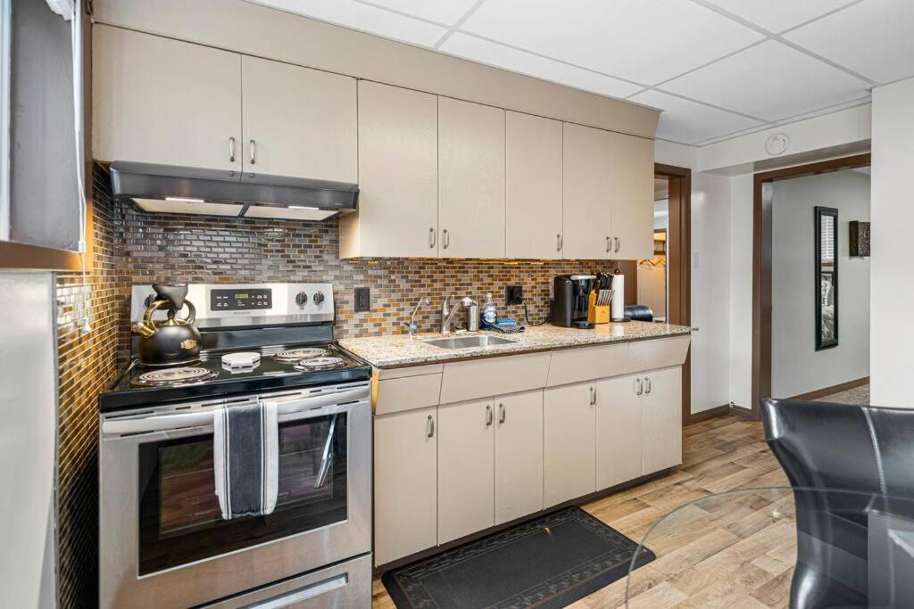 Yeg Chic Luxury Accommodation 埃德蒙顿 外观 照片