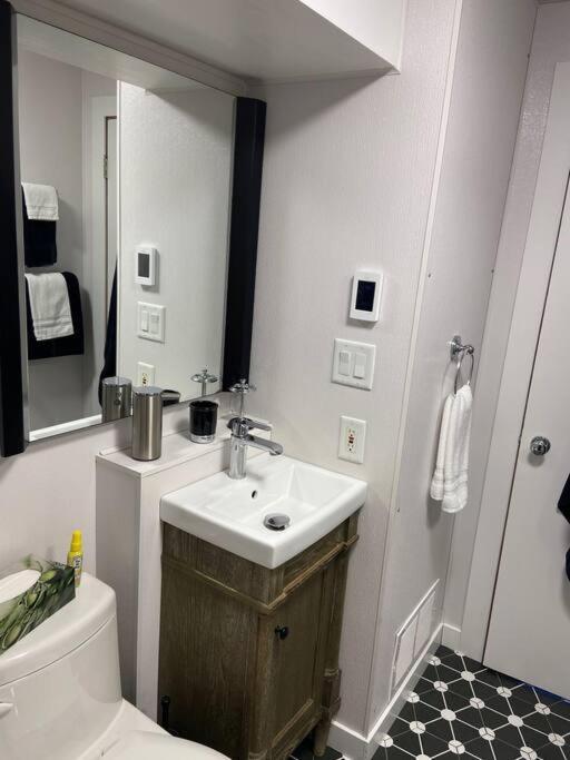 Yeg Chic Luxury Accommodation 埃德蒙顿 外观 照片